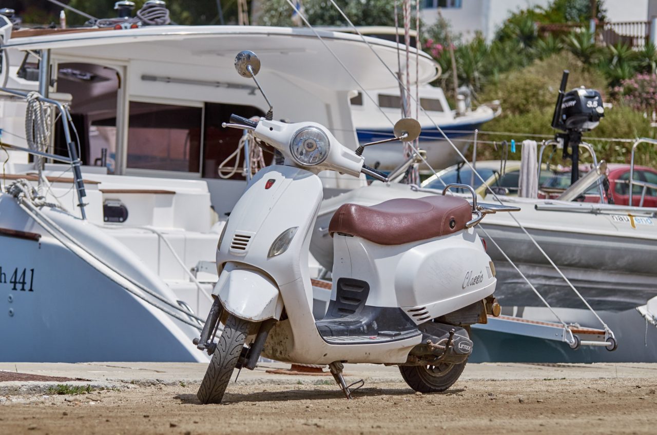 Lintex Classic in Tourlos Marina