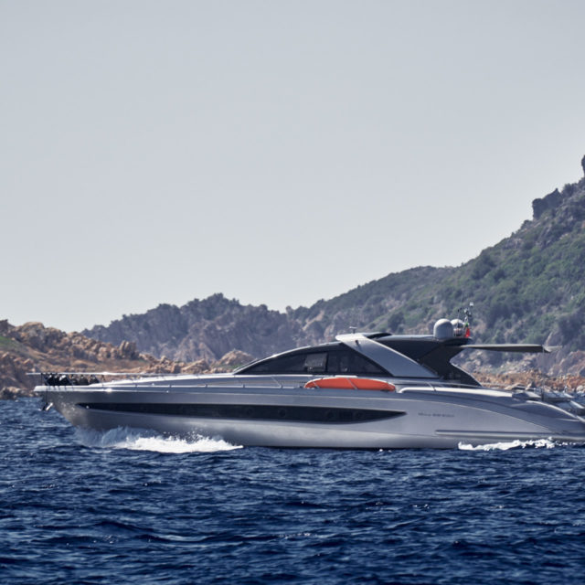 Super motor boats